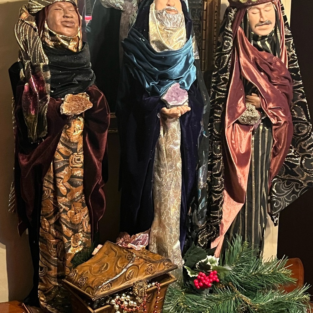 Elegant Holiday Figurine Set with Rich Colors